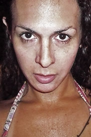 queen Nikki wanks sinewy dong