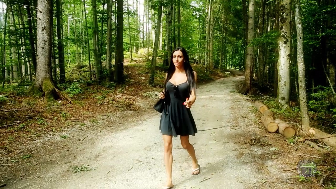 Tranny lost in the wood